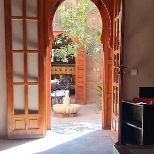 Dans Très Jolie Oliveraie Villa